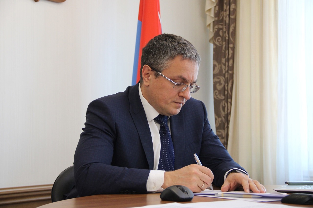Дмитрий Денисов проконтролировал работы на Синих мостах 